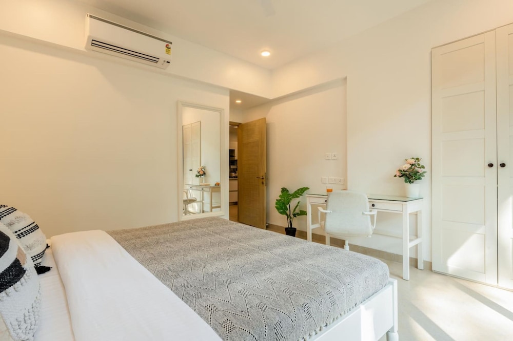 1br in candolim walking distance from beach
