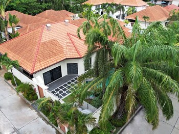 majestic seaside pool villa