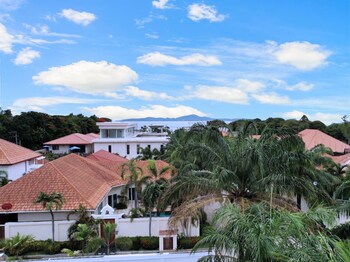 majestic seaside pool villa