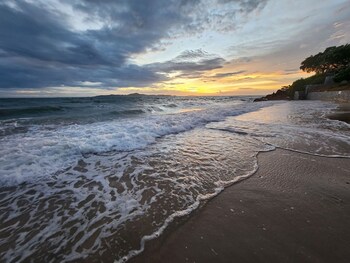 majestic seaside pool villa