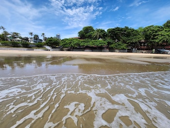 majestic seaside pool villa