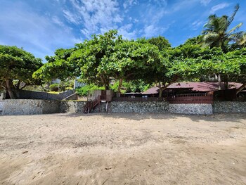 majestic seaside pool villa