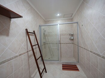 majestic seaside pool villa