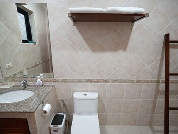 majestic seaside pool villa