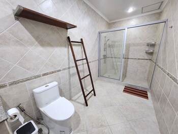 majestic seaside pool villa