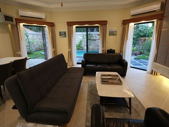 majestic seaside pool villa