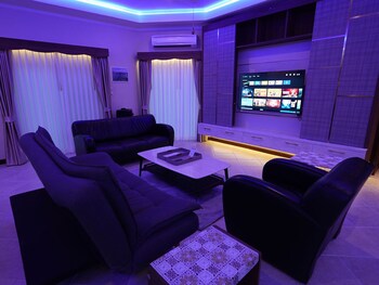 majestic seaside pool villa