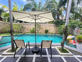 majestic seaside pool villa