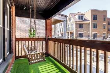 Jungle Gem Master House,27-29 Lundy St,5 star