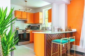 Jungle Gem Master House,27-29 Lundy St,5 star