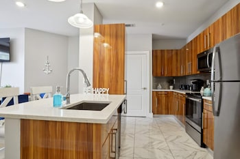 river house apartments