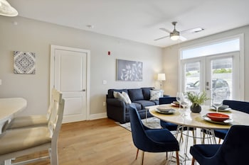 river house apartments