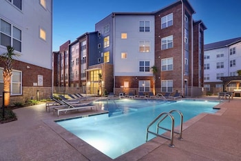 river house apartments