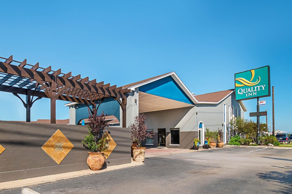 quality inn near lake marble falls