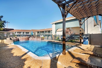 quality inn near lake marble falls