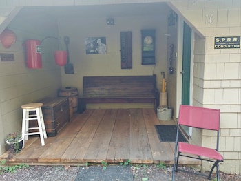 Siltcoos Station Retreats,83028 Siltcoos Station Rd,4 star