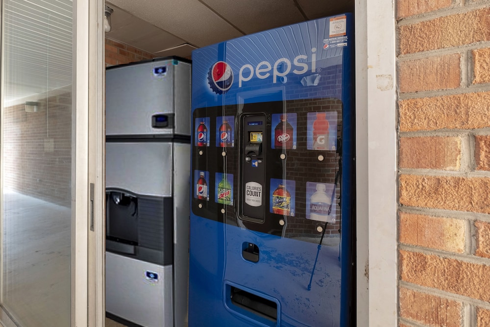 red roof inn marion va