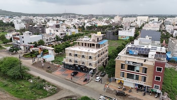 pravasa stay near luv kush square