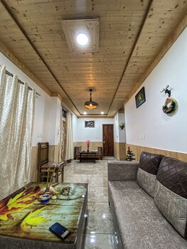 Alpine Crest Homestay,,3 star