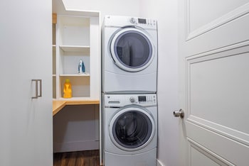 Cozy And Gorgeous 2Br/1Ba Near Amazing Downtown,Gabriel 810,3 star