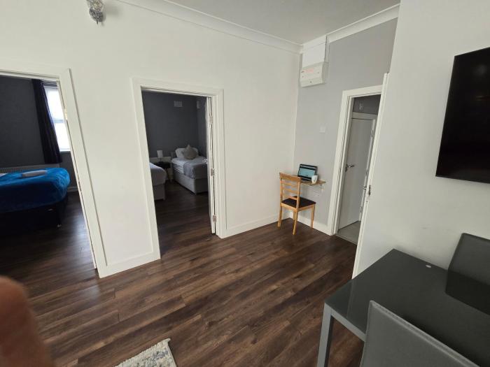 2 bed town centre free park wi fi garden