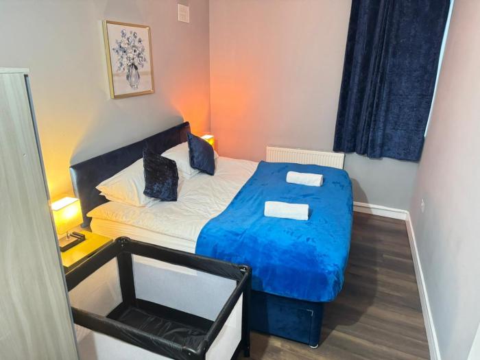 2 bed town centre free park wi fi garden