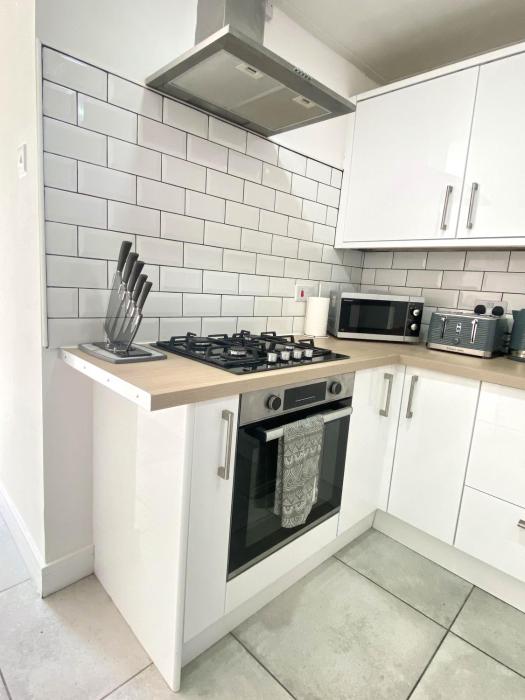 2 bed town centre free park wi fi garden