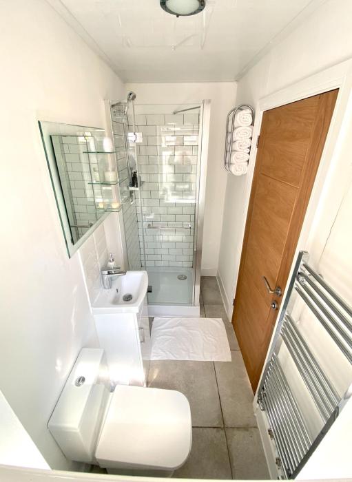 2 bed town centre free park wi fi garden