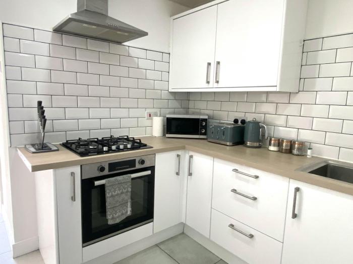 2 bed town centre free park wi fi garden