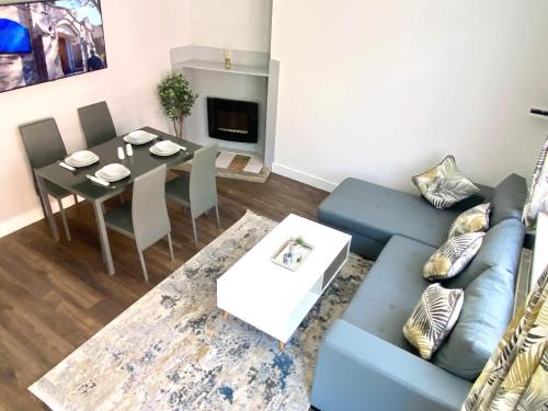 2 bed town centre free park wi fi garden