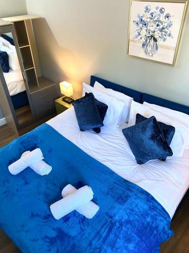 2 bed town centre free park wi fi garden