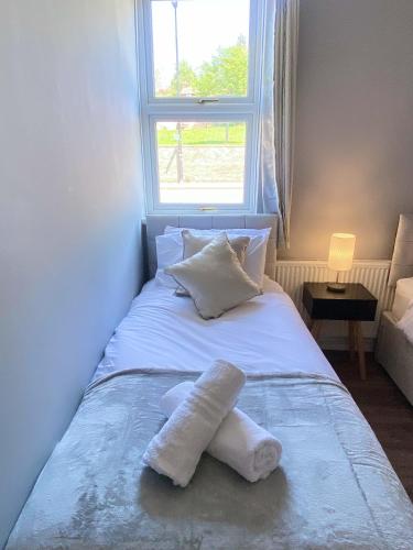 2 bed town centre free park wi fi garden