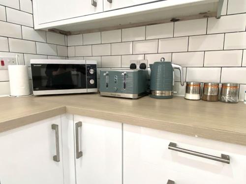 2 bed town centre free park wi fi garden