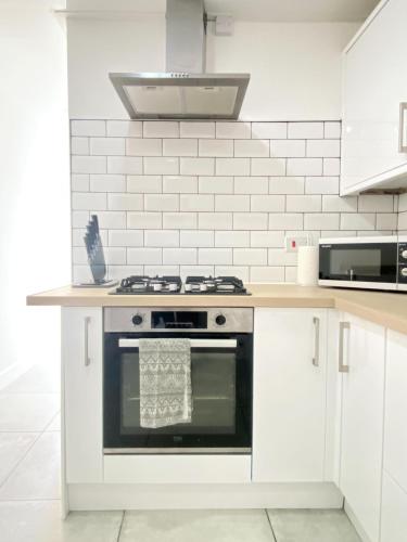2 bed town centre free park wi fi garden