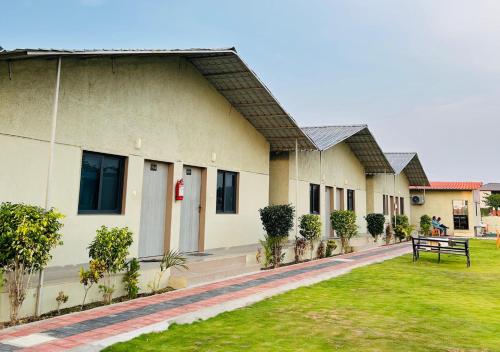 unity sunrise resort best hotel near statue of unity