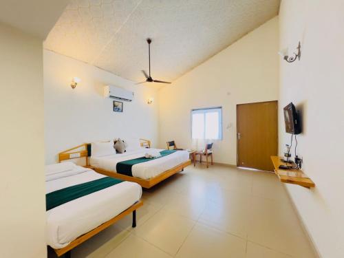 unity sunrise resort best hotel near statue of unity