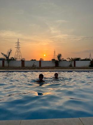 unity sunrise resort best hotel near statue of unity