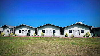 unity sunrise resort best hotel near statue of unity