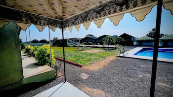 unity sunrise resort best hotel near statue of unity