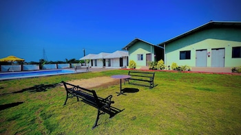 unity sunrise resort best hotel near statue of unity