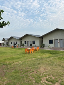 unity sunrise resort best hotel near statue of unity