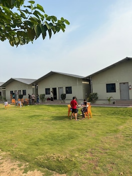 unity sunrise resort best hotel near statue of unity