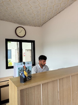 unity sunrise resort best hotel near statue of unity