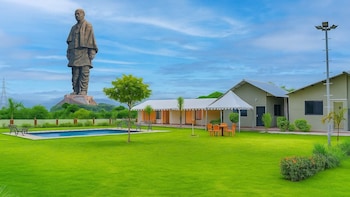 unity sunrise resort best hotel near statue of unity