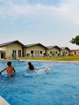 unity sunrise resort best hotel near statue of unity