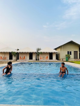 unity sunrise resort best hotel near statue of unity