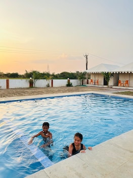 unity sunrise resort best hotel near statue of unity