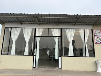 unity sunrise resort best hotel near statue of unity