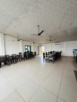 unity sunrise resort best hotel near statue of unity