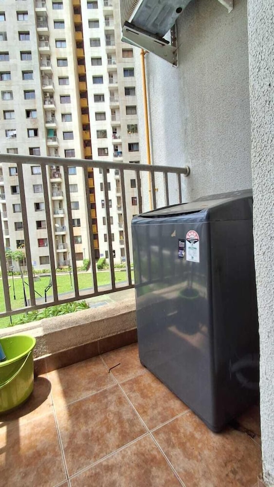 1 bhk entre apart blue ridge